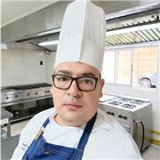 Profesor de gastronomía con énfasis en cocina internacional, cocina colombiana, cocina tradicional, estandarización de recetas